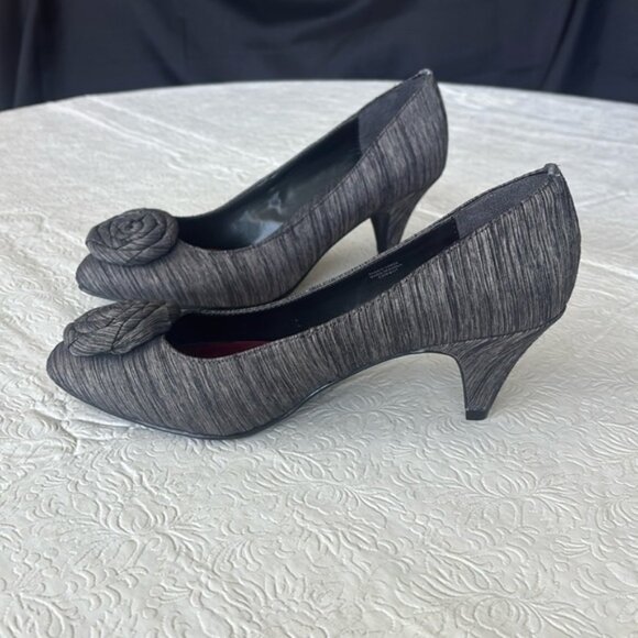 Shoes - NWOT Ann Marino Elegant Gray Women's Pumps with Floral Accent, Size 8